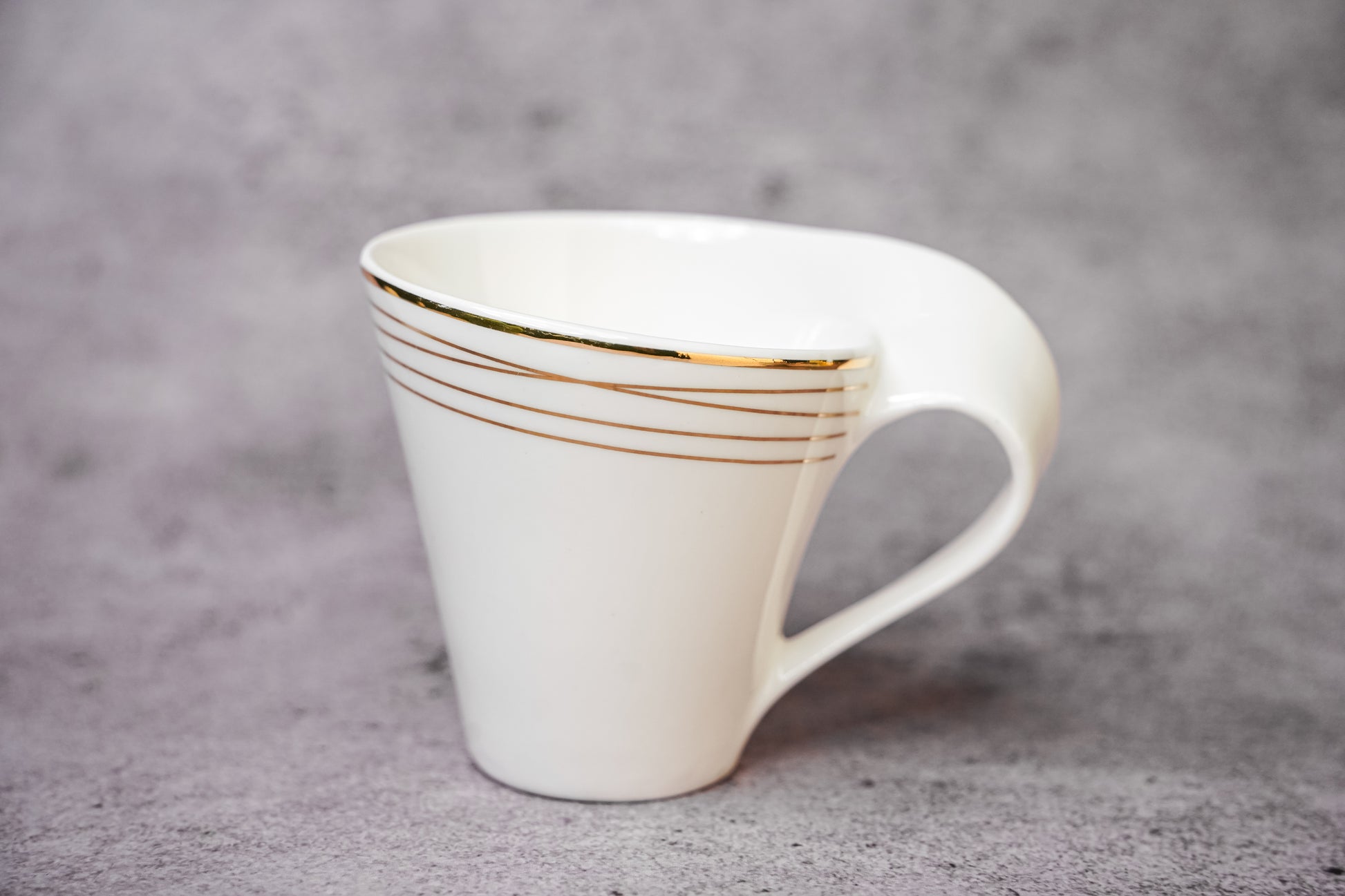 Gold Rim Striped Teacup 