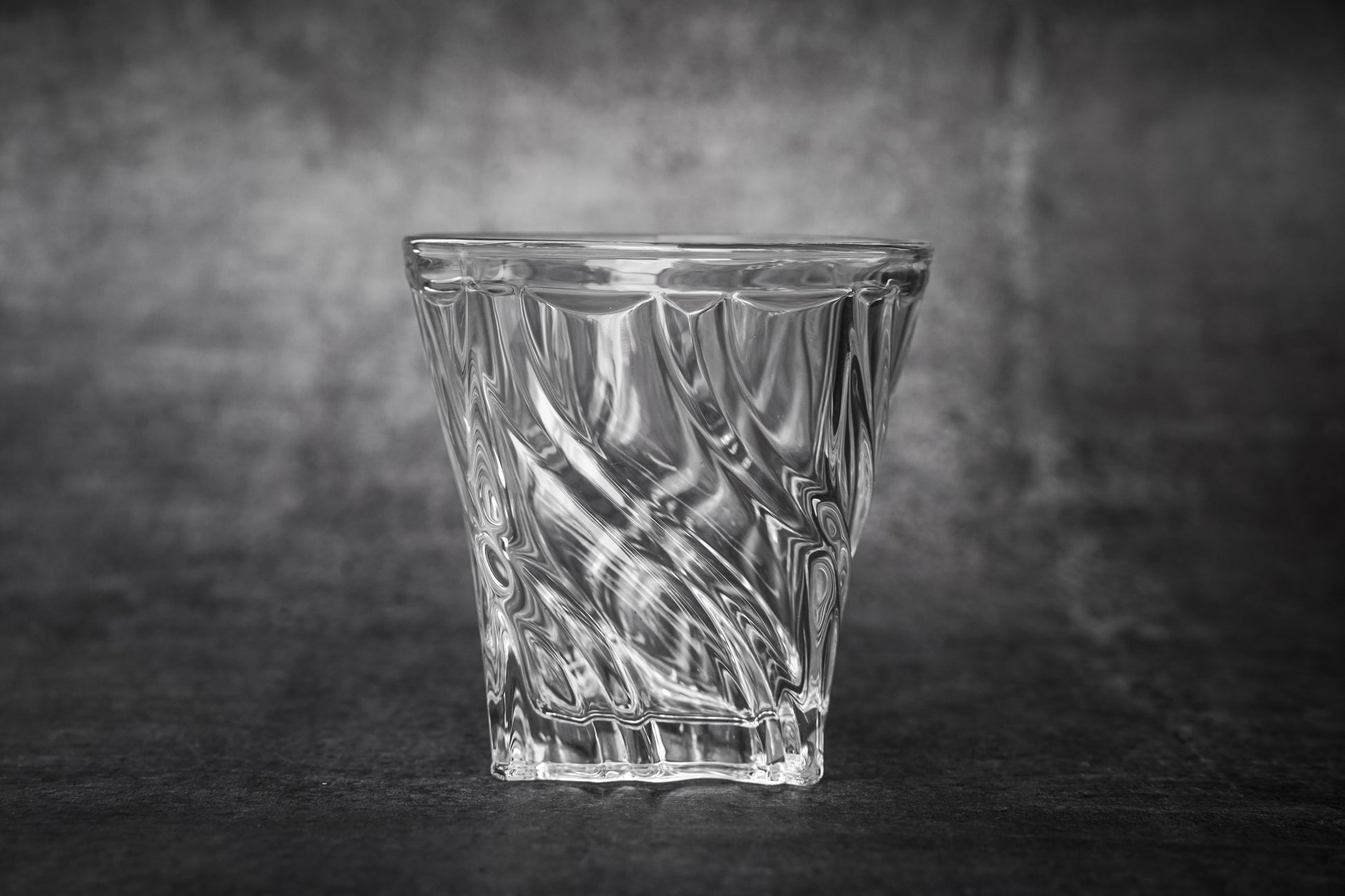 Swirl Design Clear Glass Drinking Glass
